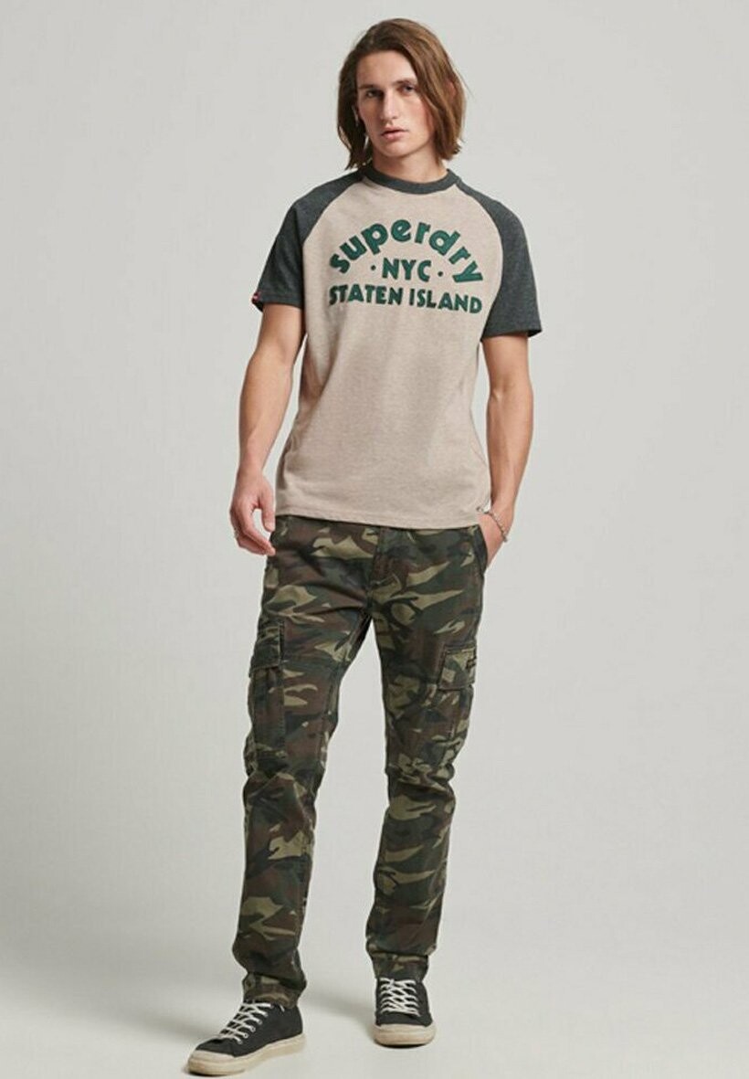 

Футболка с принтом Superdry, бежевый