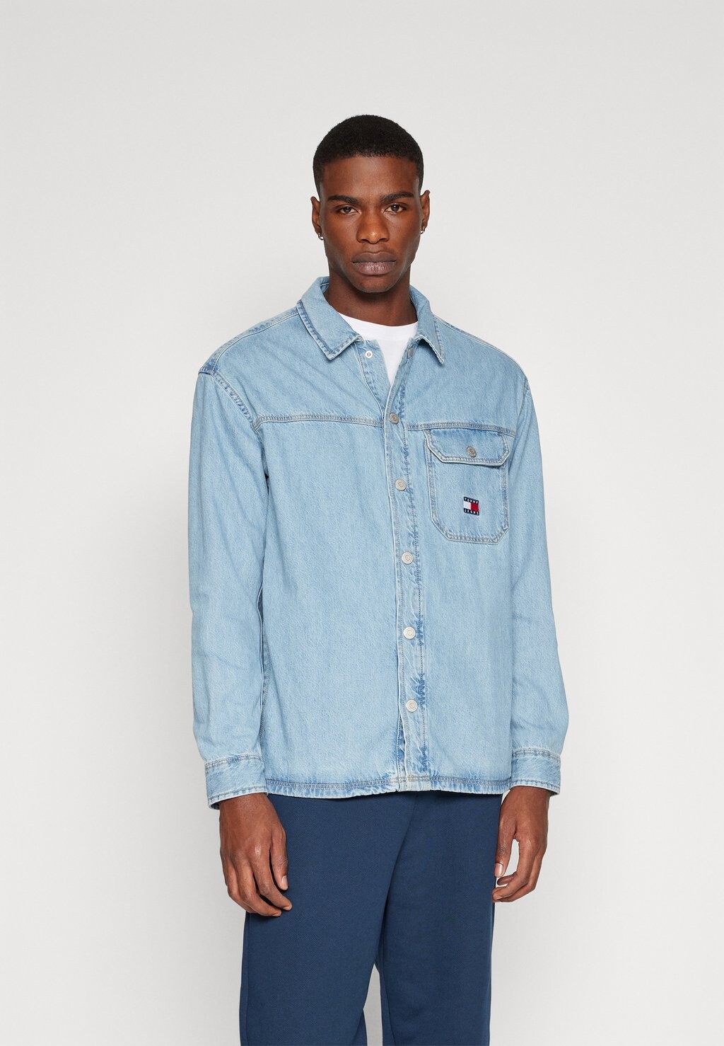 

Рубашка ESSENTIAL OVERSHIRT Tommy Jeans, индиго