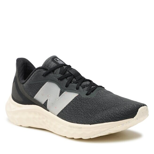 

Кроссовки New Balance FreshFoam Arishi, черный