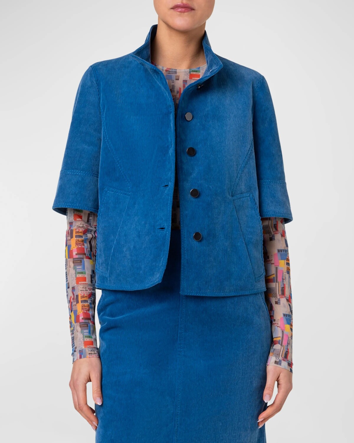 

Короткая куртка из стираного вельвета стрейч Akris punto, цвет Smoky Blue