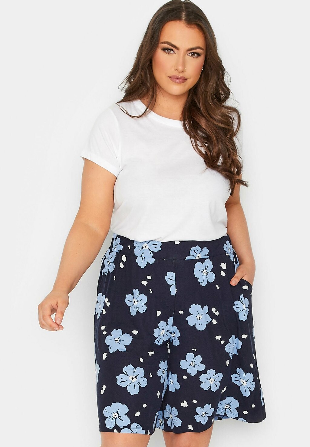 

Шорты Yours Clothing, черный