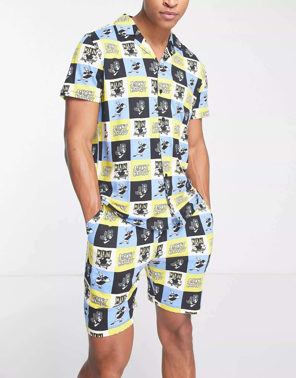 

Короткая пижама Johnny Bravo с синим и желтым принтом Urban Threads