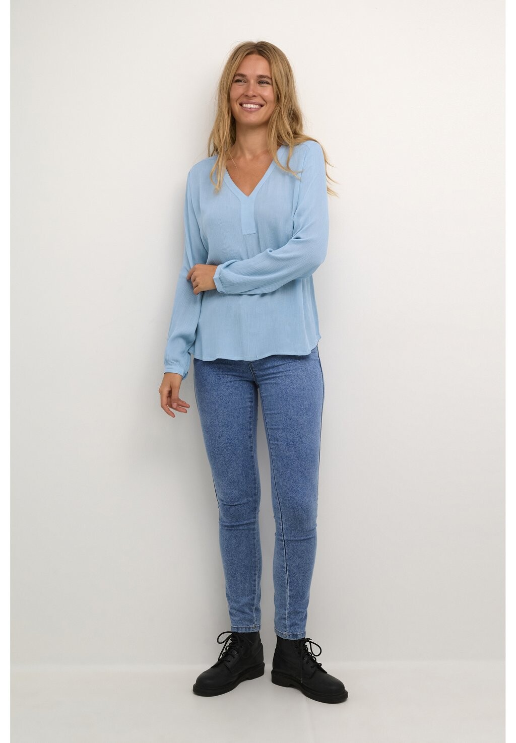 

Блузка Amber Kaffe, цвет faded denim