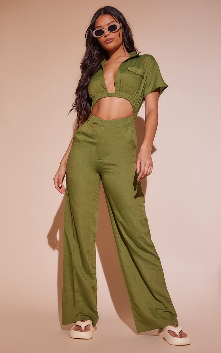 

PrettyLittleThing Льняной комбинезон цвета хаки в стиле карго с вырезами и короткими рукавами