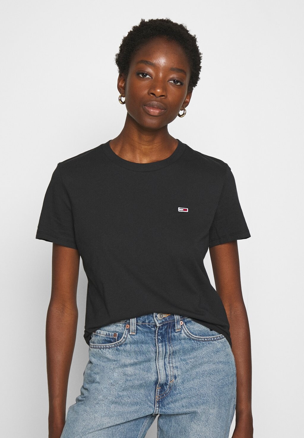 

Базовая футболка Tommy Jeans, черный