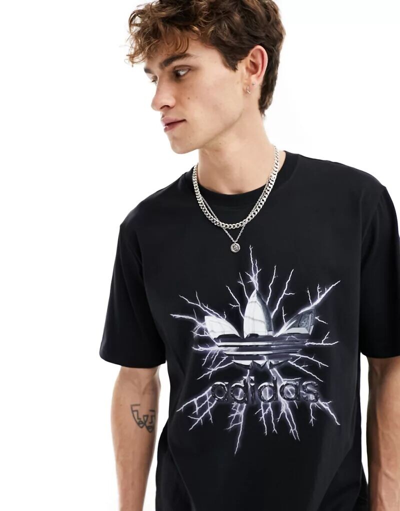 

Черная футболка adidas Originals с серебристым принтом электричества