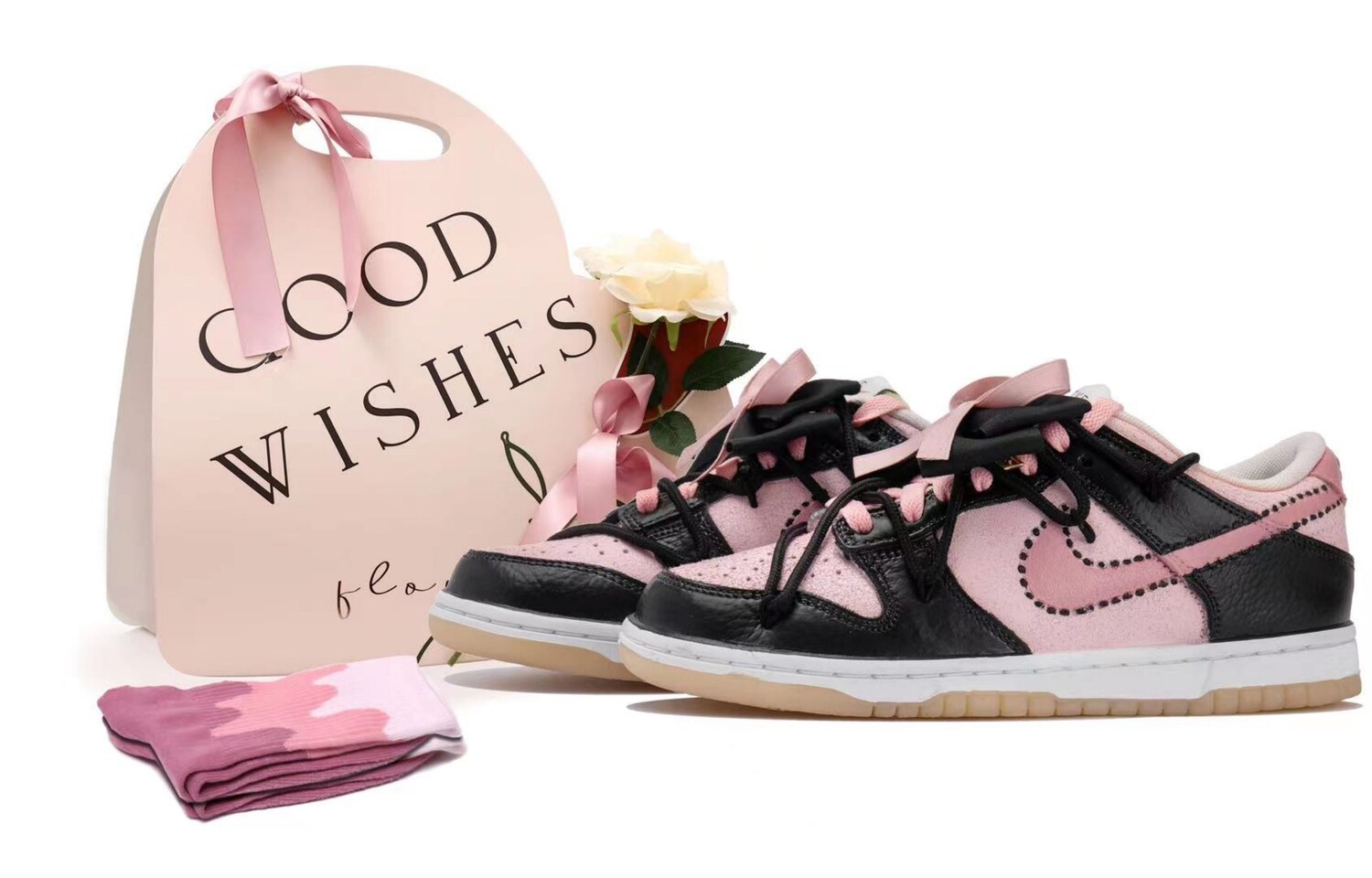 

Кроссовки Nike Dunk Skateboarding Shoes Women's Low-top Black/pink, черный/розовый