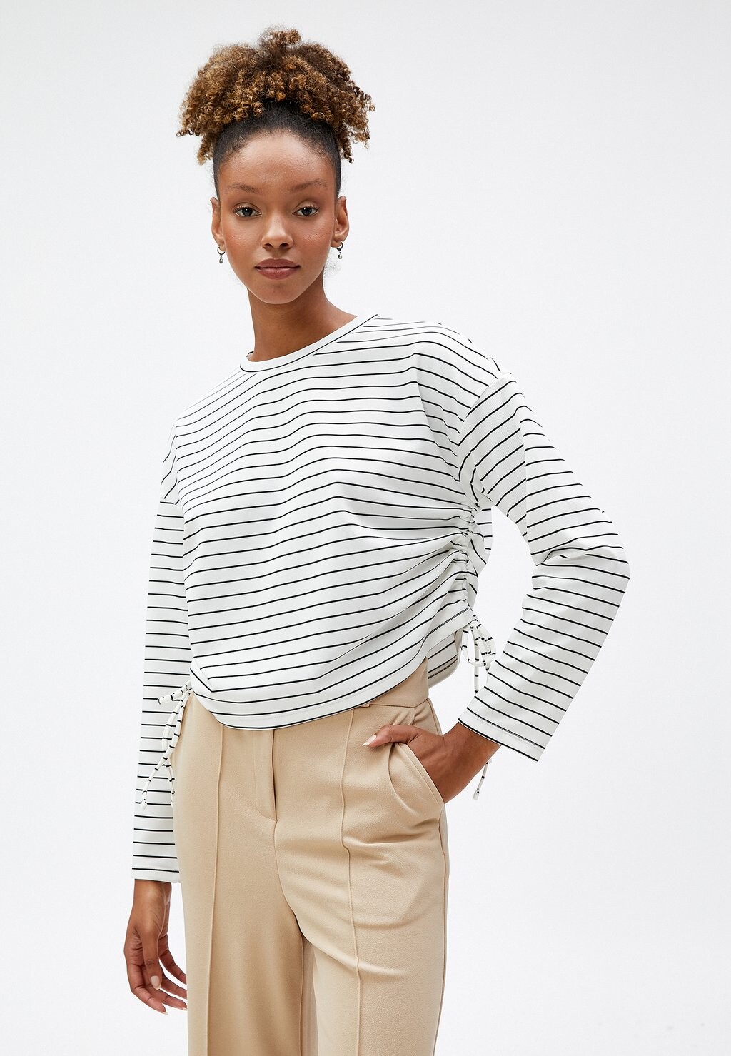 

Толстовка CROP CREW NECK SHIRRED LONG SLEEVE Koton, цвет white