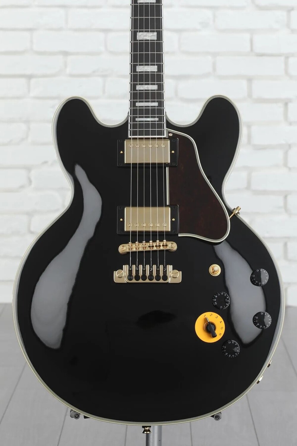 

Электрогитара Epiphone BB King Lucille с полуполым корпусом - черная