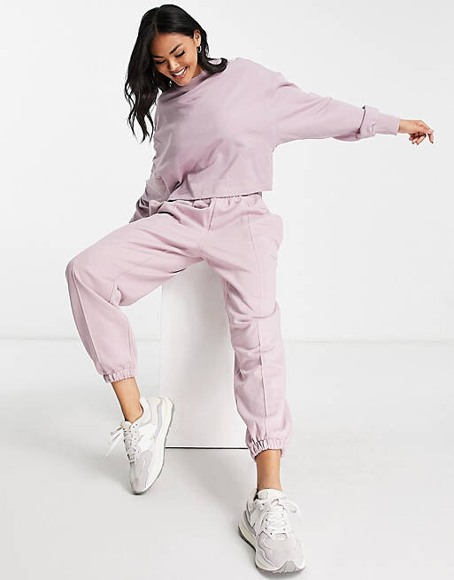 

Сиреневые джоггеры с логотипом New Balance