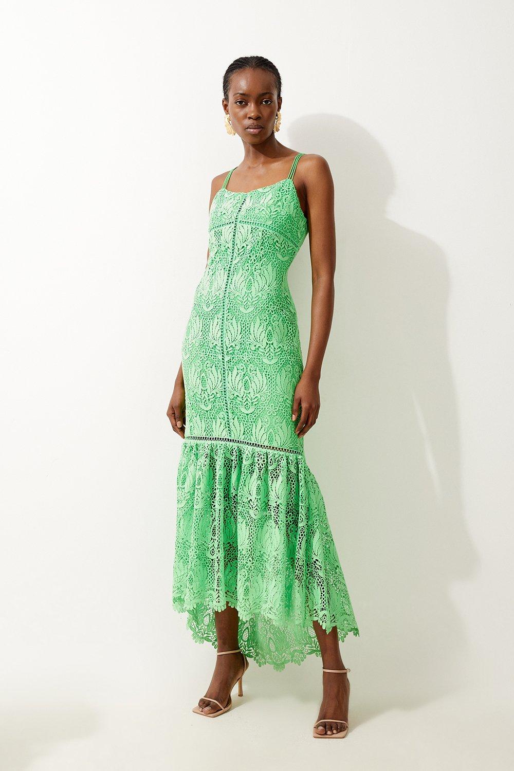 Платье макси с атласным гипюром премиум-класса и кружевом на бретелях Karen Millen, зеленый цена и фото