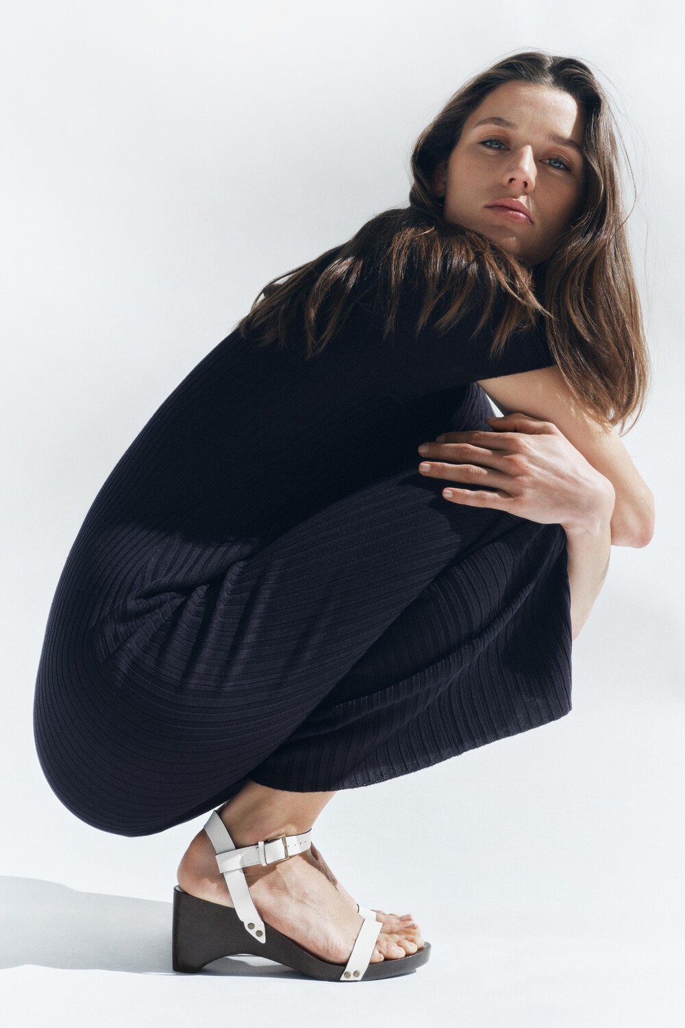 

Кожаные сандалии с эффектом дерева ZARA, белый