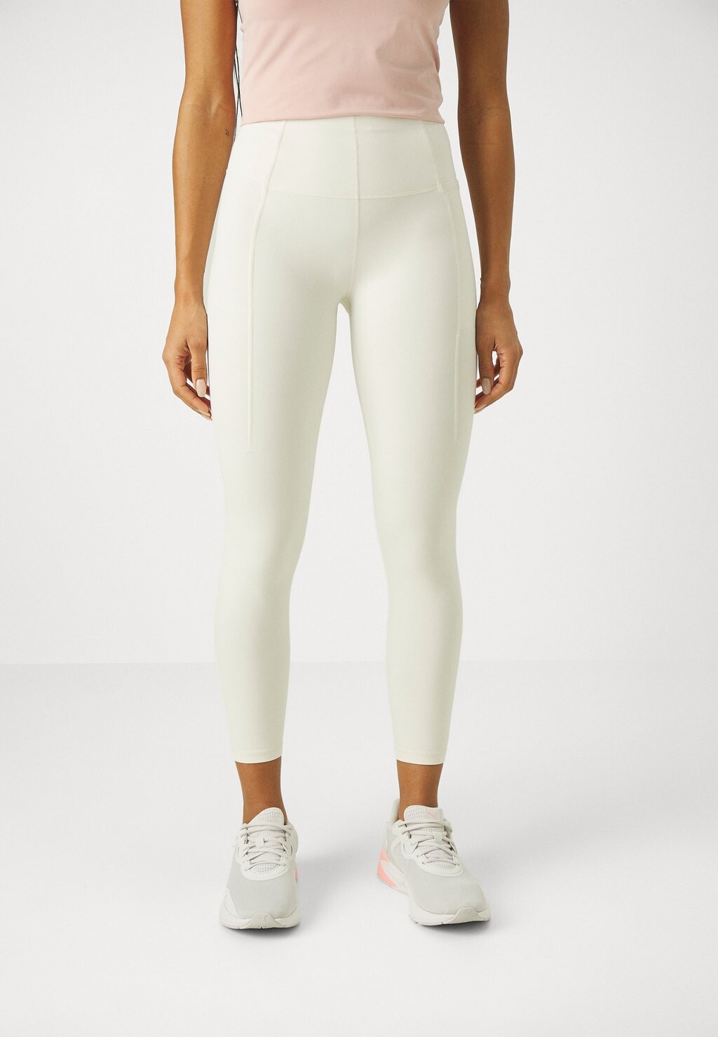 

Тайтсы SOFT SCULPT 7/8 YOGA LEGGINGS Sweaty Betty, цвет studio white