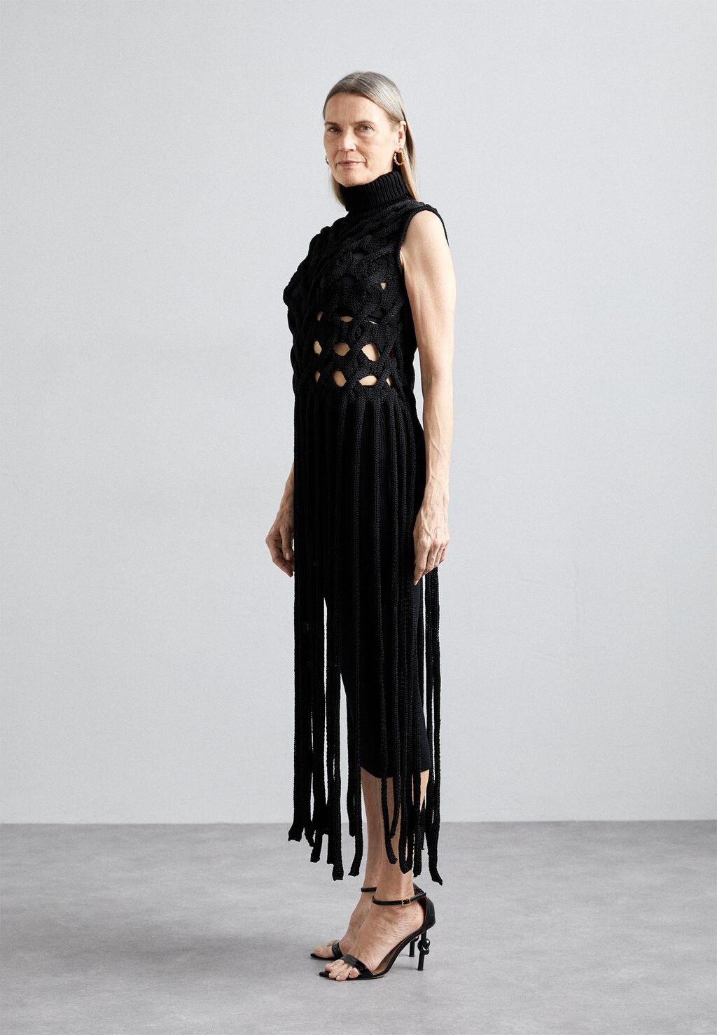 

Топ Fausti Fringe Sleeveless AKNVAS, черный