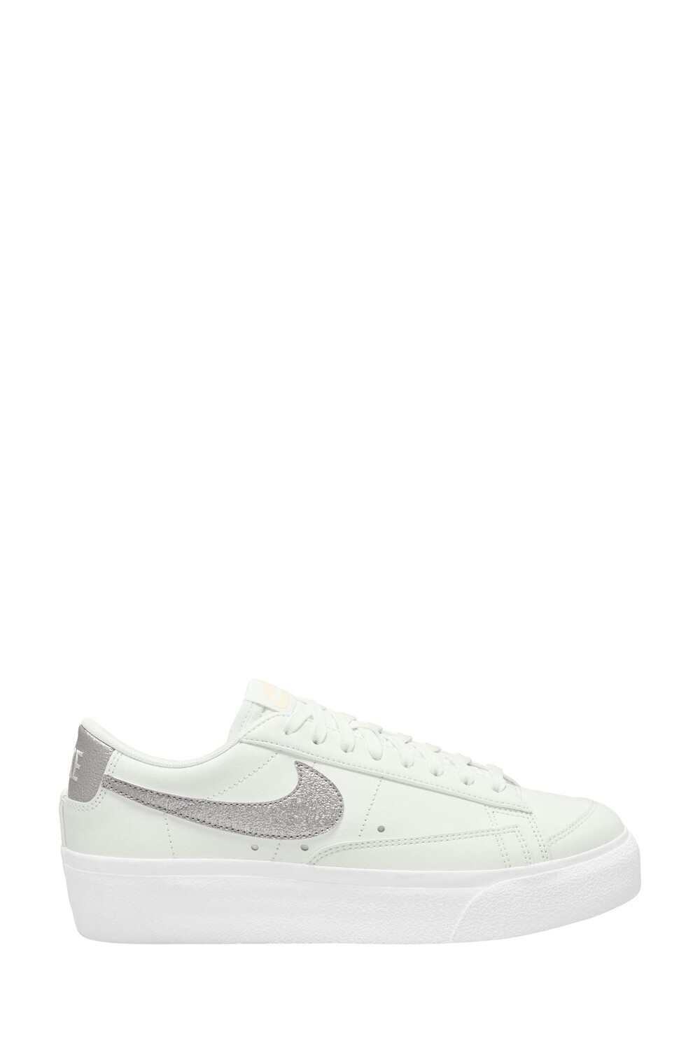 

Спортивные туфли Blazer на низкой платформе Nike, белый