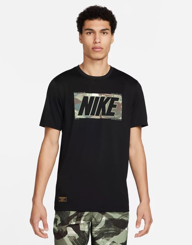 Черная футболка Nike с камуфляжным графическим принтом