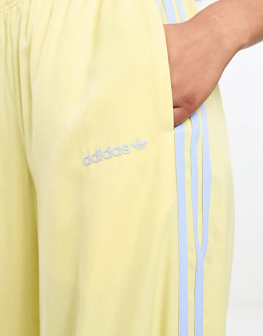 Adidas adicolor брюки Yellow