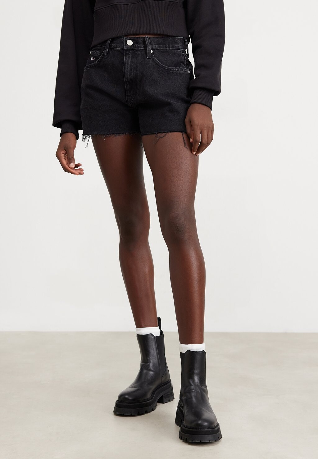 

Джинсовые шорты Tommy Jeans, черный деним