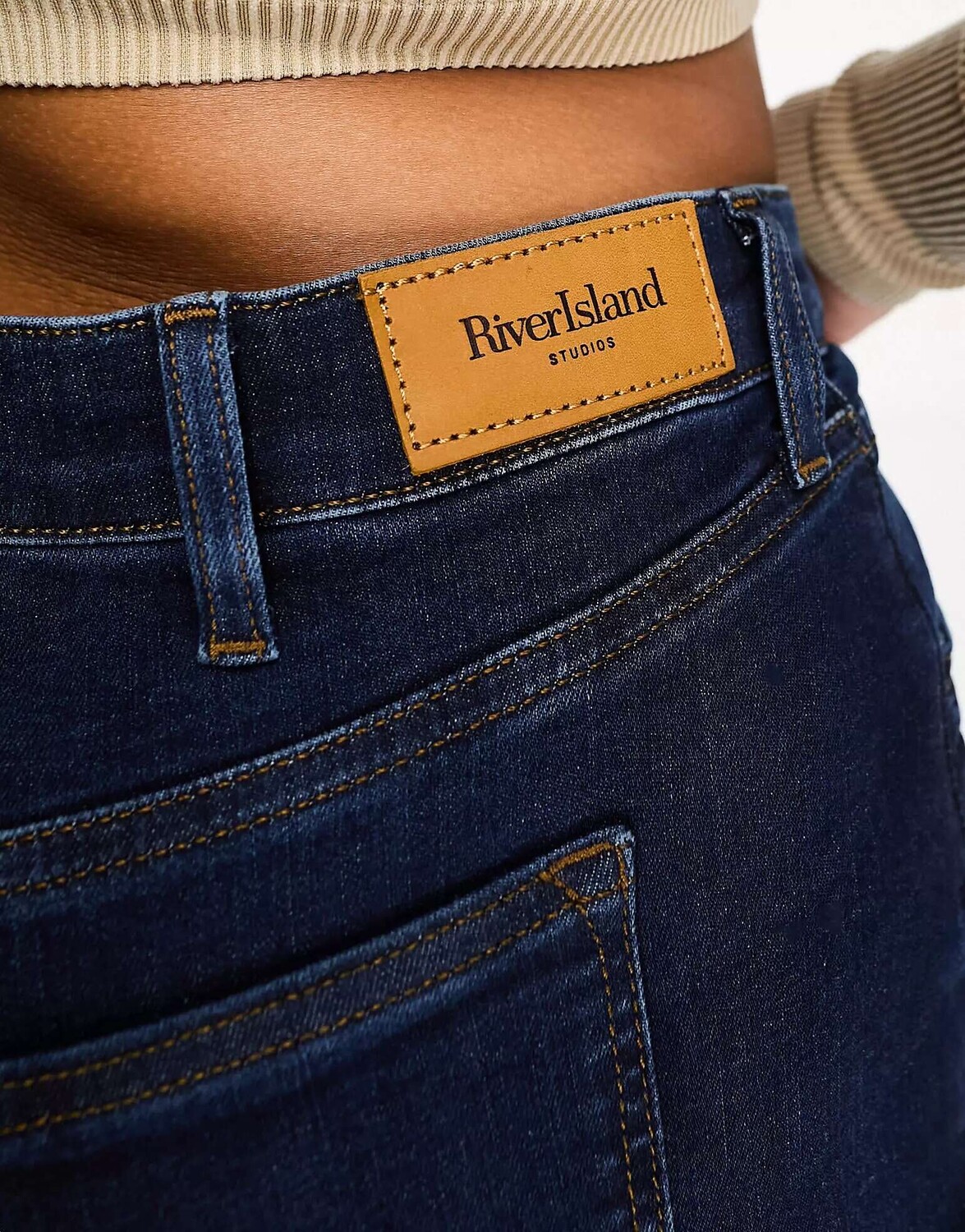 

Расклешенные джинсы River Island из денима среднего размера