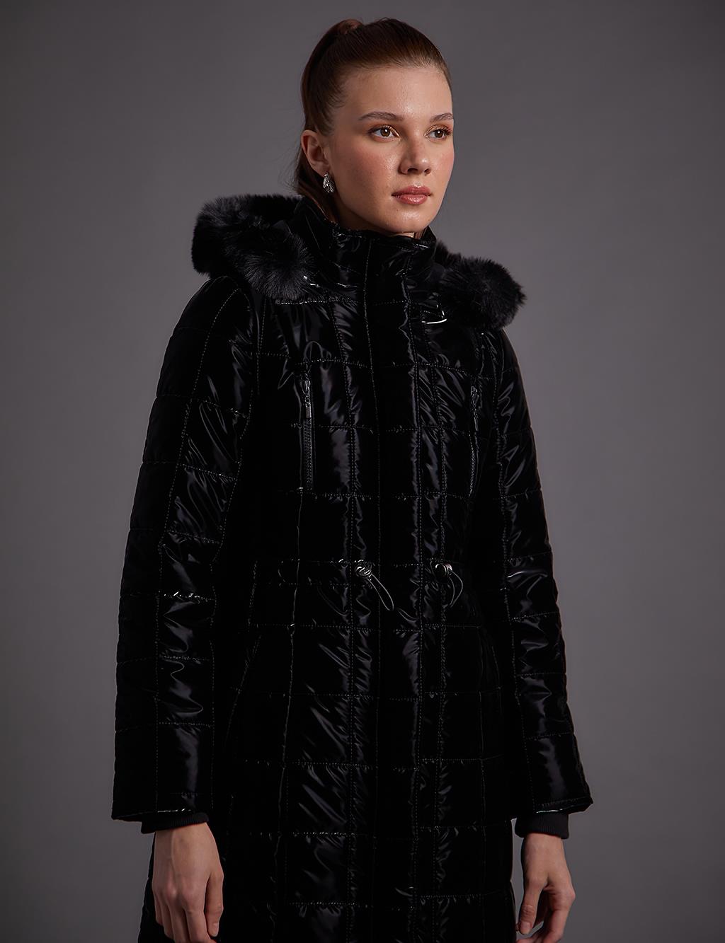 Клетчатое пальто со съемным капюшоном, черное Kayra
