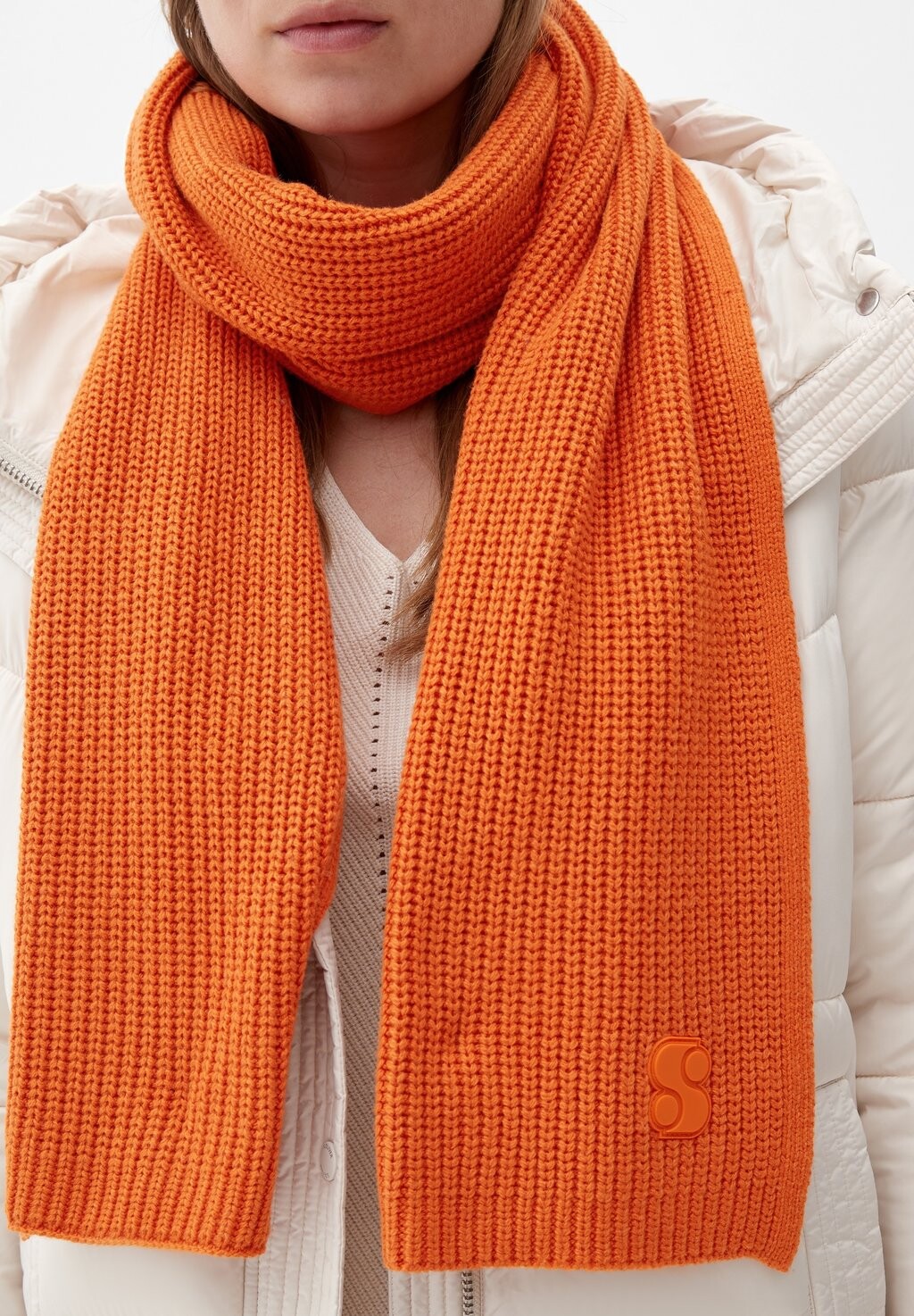 

Шарф EN MAILLE DE MÉLANGÉE s.Oliver, цвет light orange