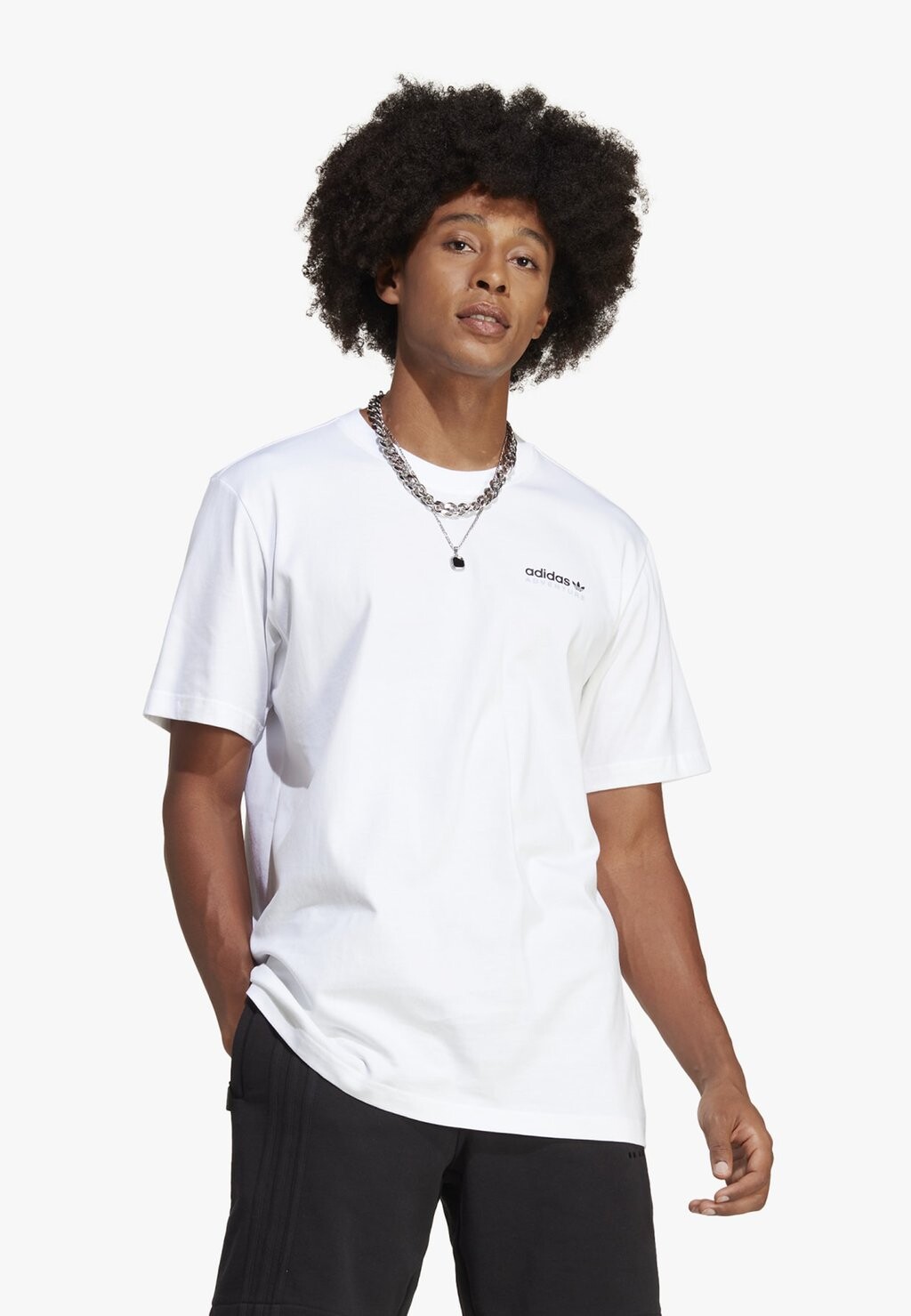 

Футболка с принтом adidas Originals, белый