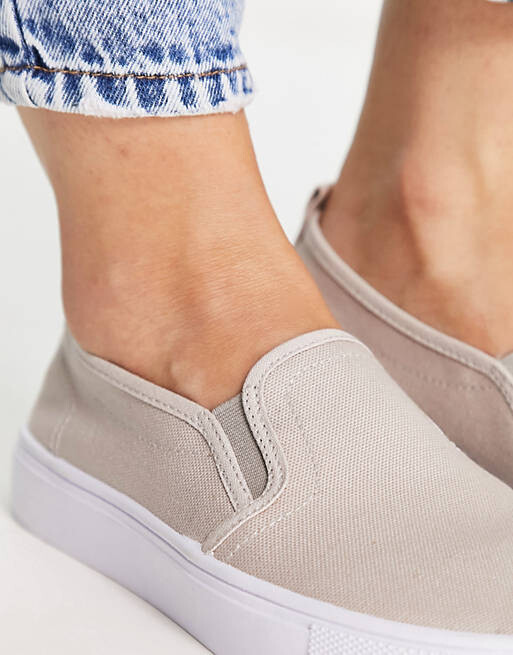 

Серые слипоны в горошек ASOS DESIGN Wide Fit