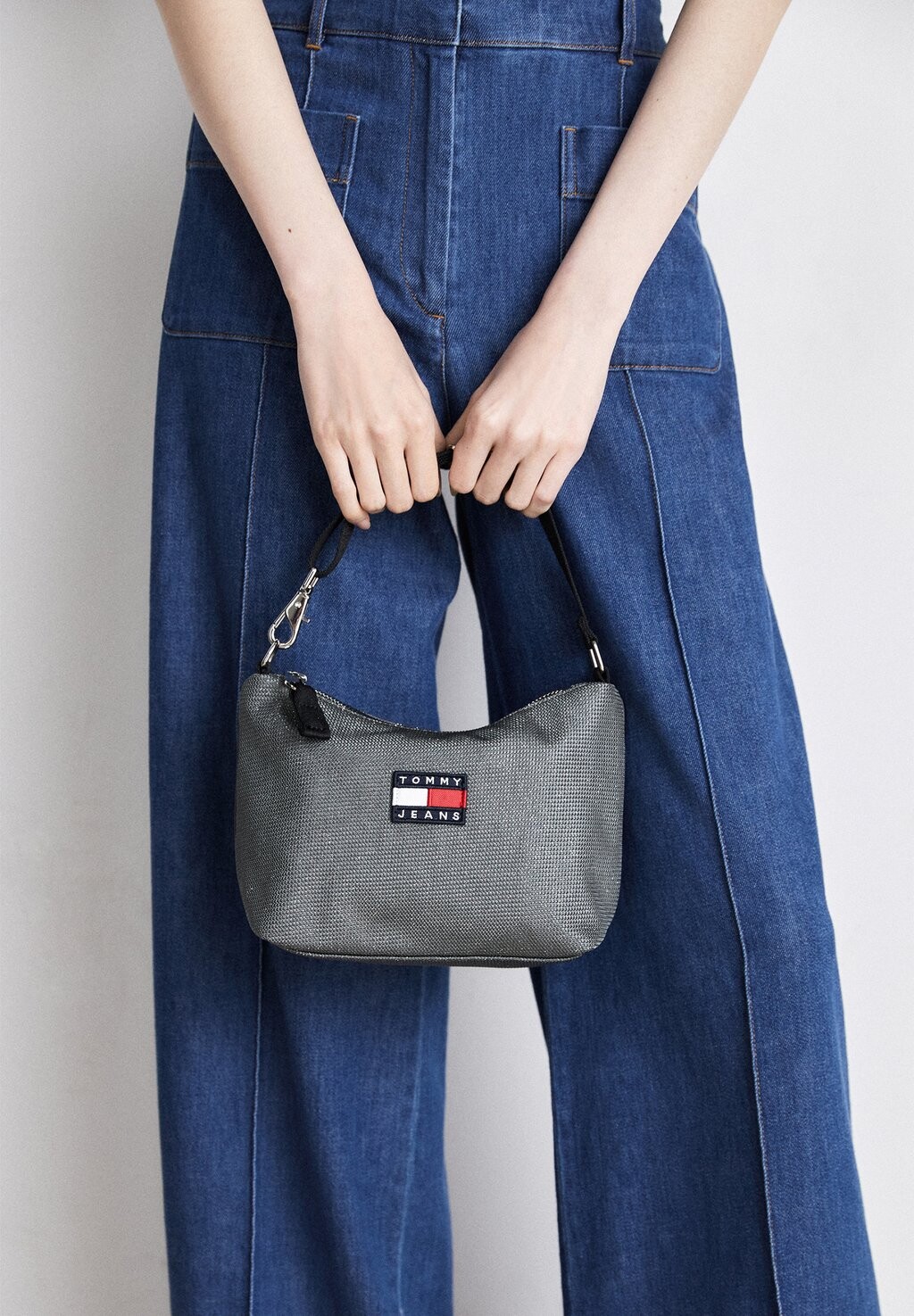 

Сумочка Tommy Jeans PARTY BAG, цвет dark grey