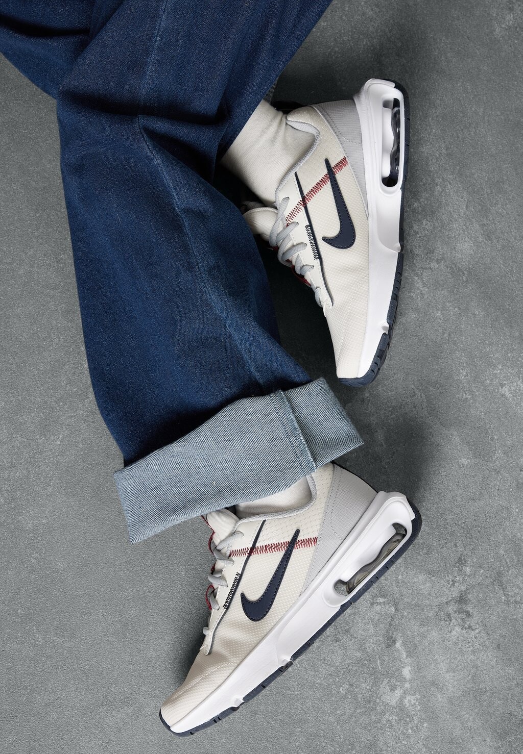 

Низкие кроссовки Air Max Intrlk Lite Unisex Nike, цвет phantom/dark obsidian/light smoke grey/team red
