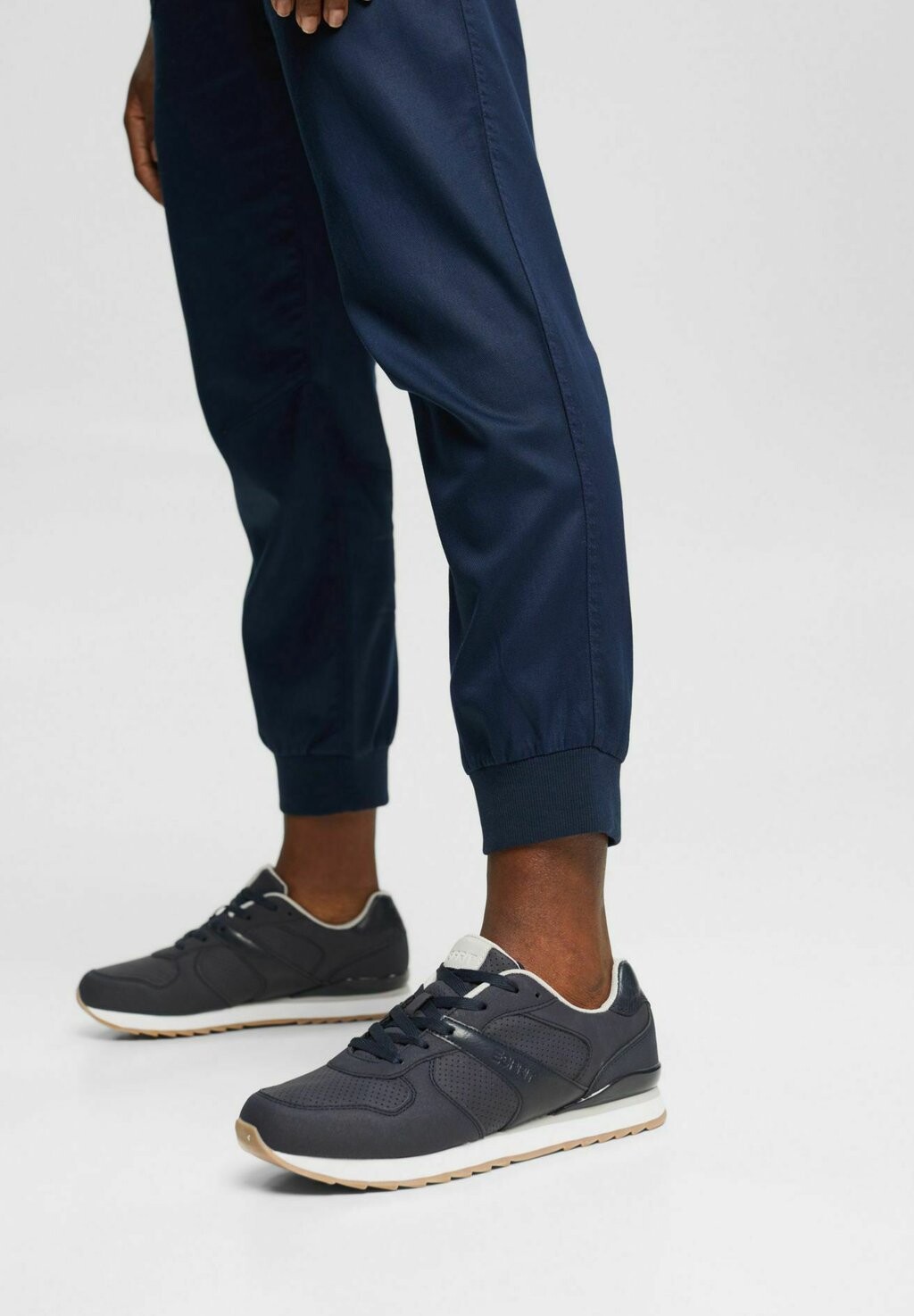 

Кроссовки Esprit