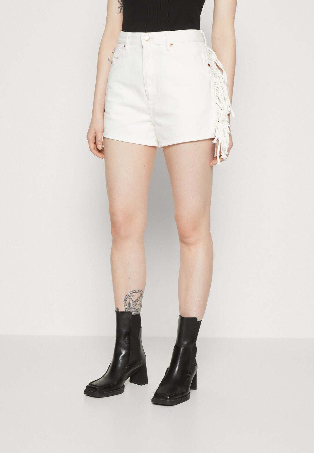 

Джинсовые шорты Wrangler