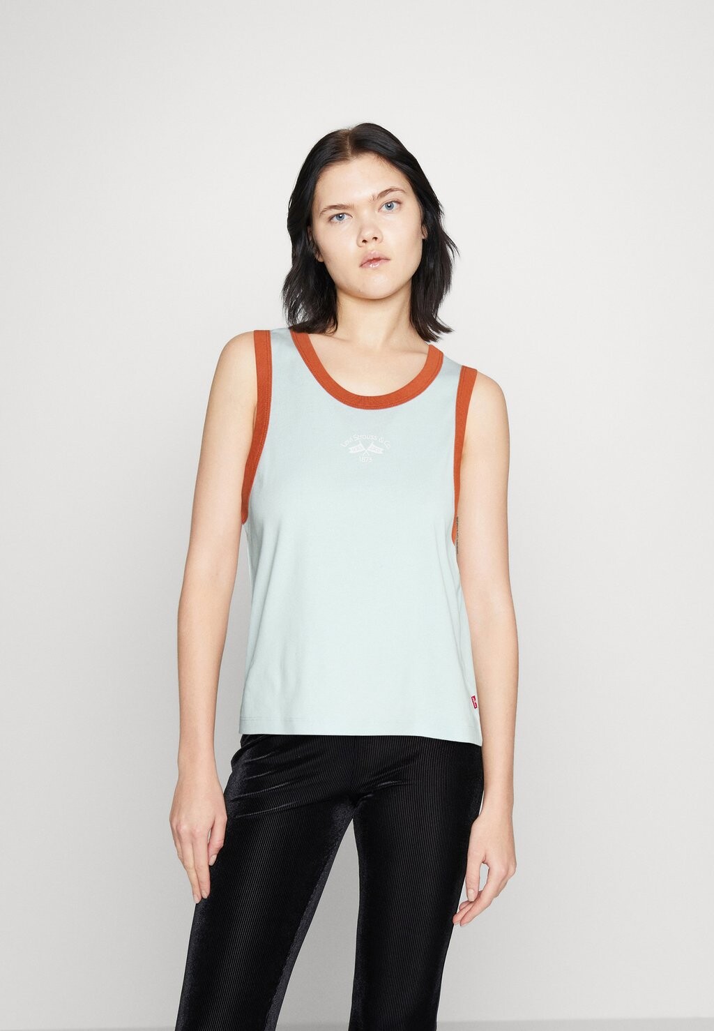 

Топ Levi's