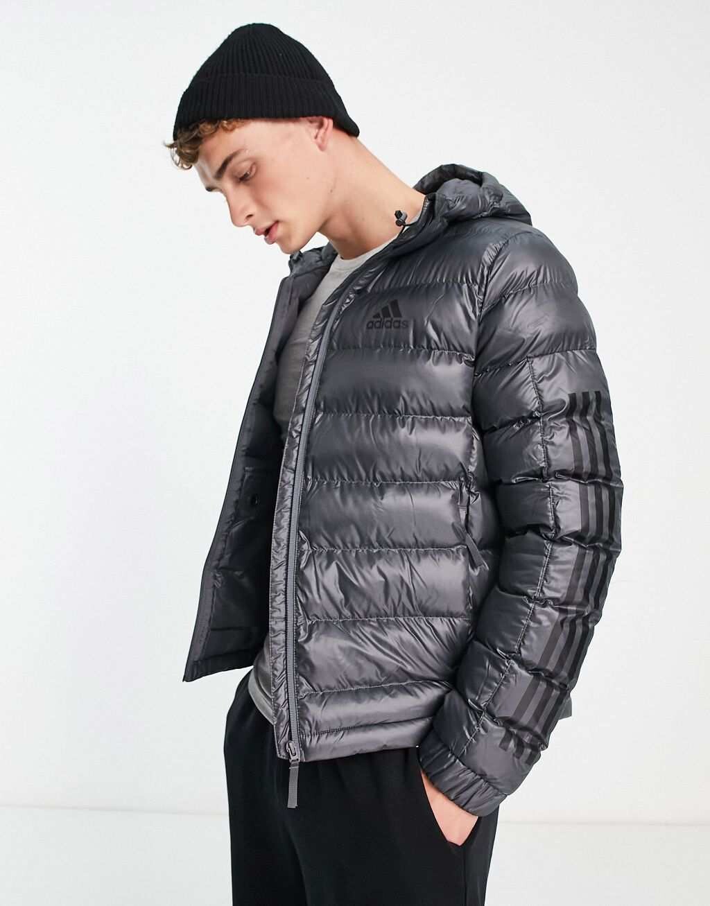 

Серая дутая куртка с 3 полосками adidas Outdoor Badge of Sport