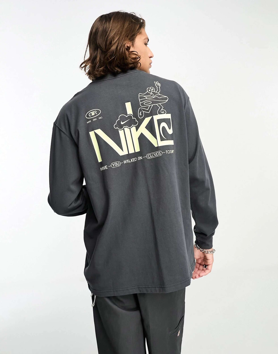 

Угольно-черная футболка с длинными рукавами и рисунком Nike M90, Черный