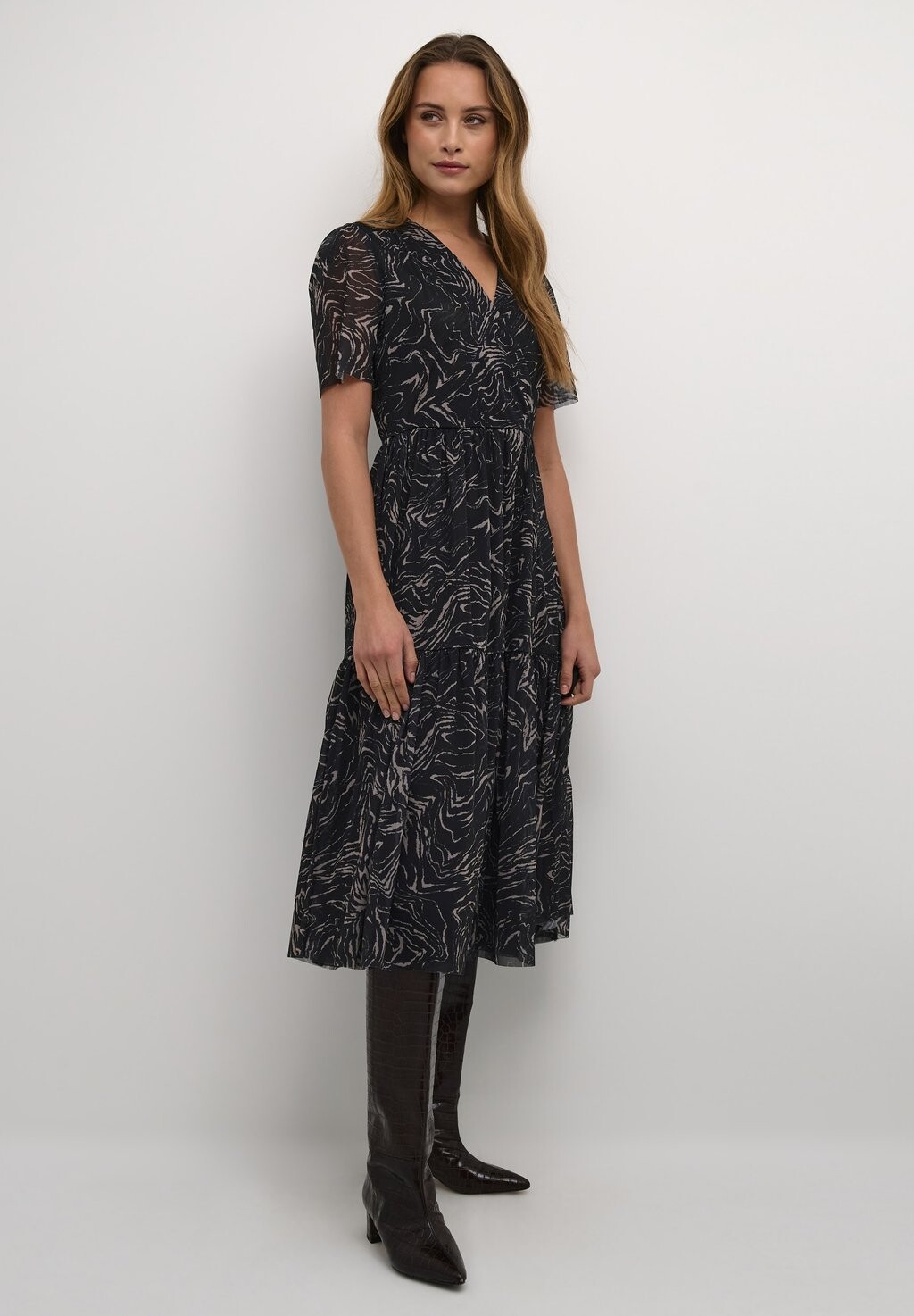 

Летнее платье Slaldora Soaked in Luxury, цвет black swirl print