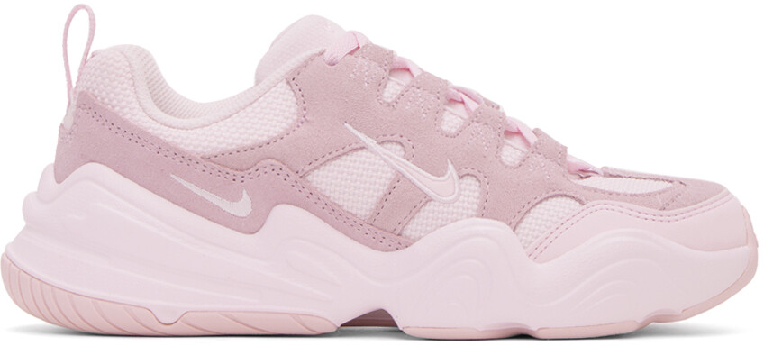 

Розовые кроссовки Nike Tech Hera