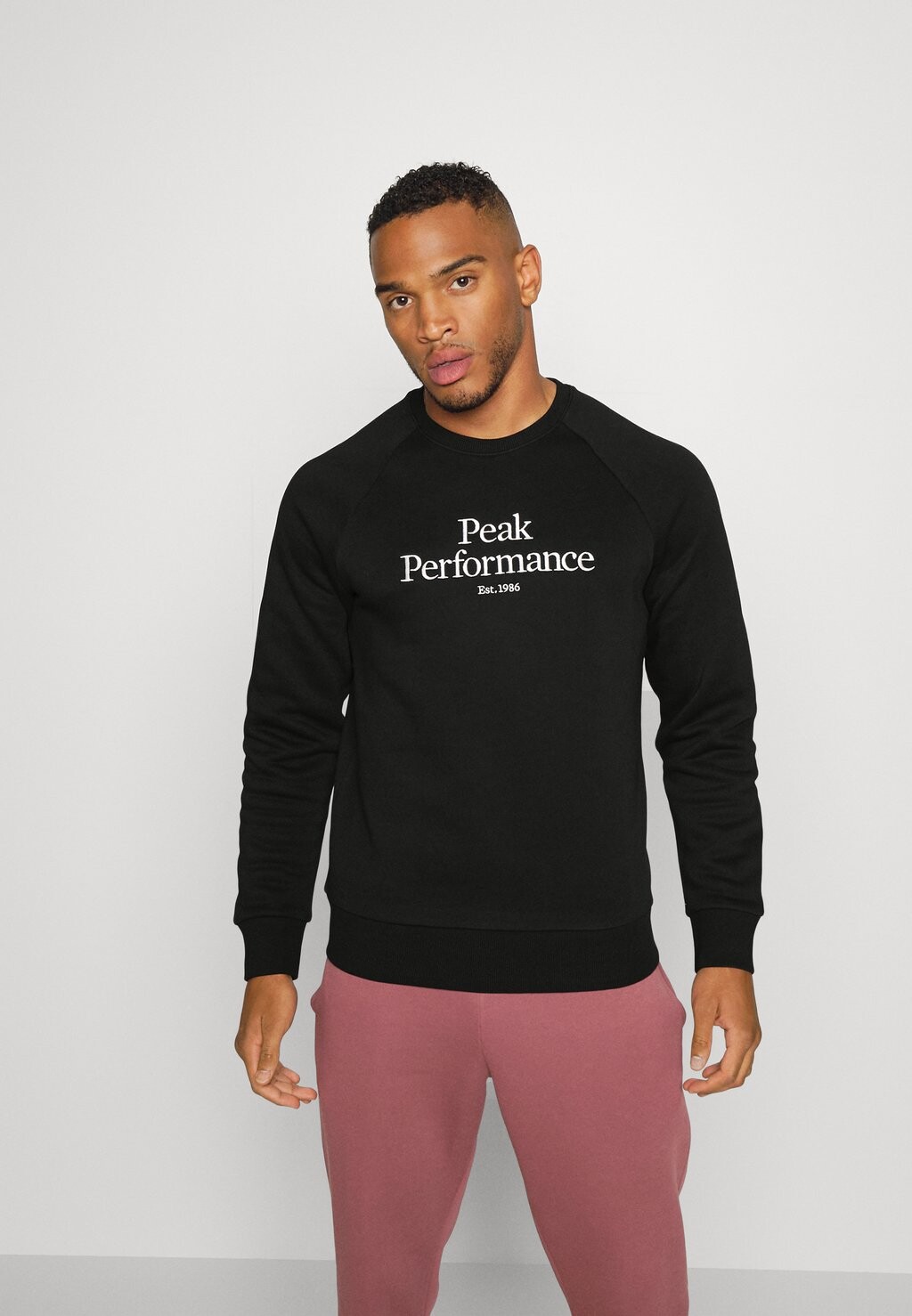 

Толстовка Peak Performance, черный