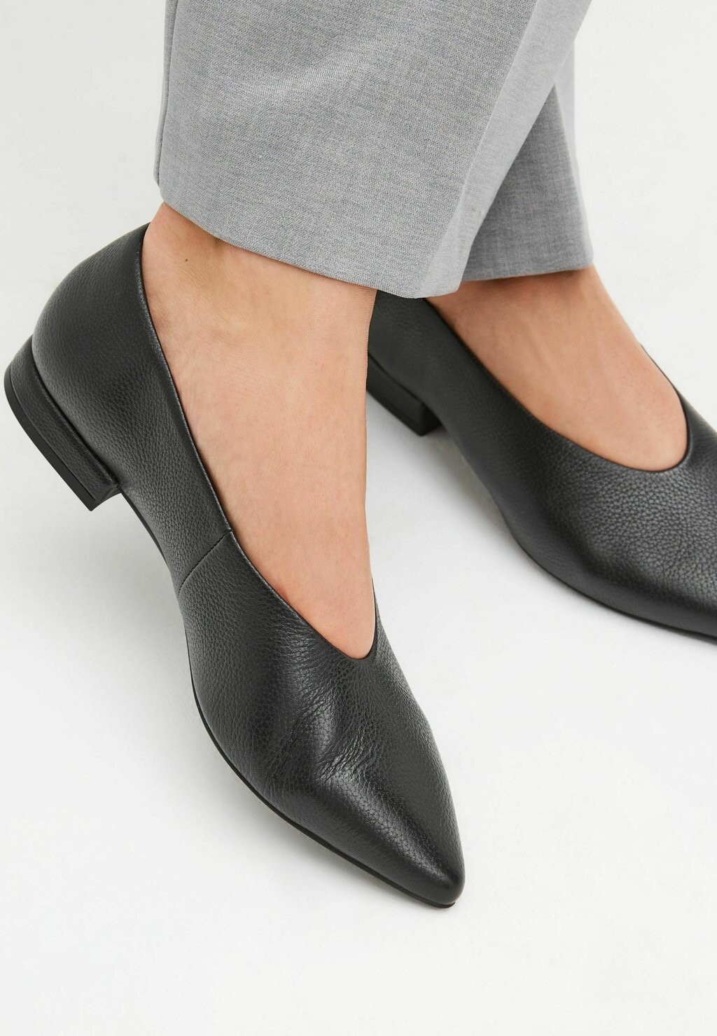 

Слипоны Forever Comfort Point Toe Next, черный