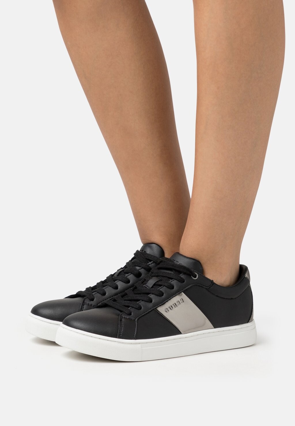 

Кроссовки Guess, черный