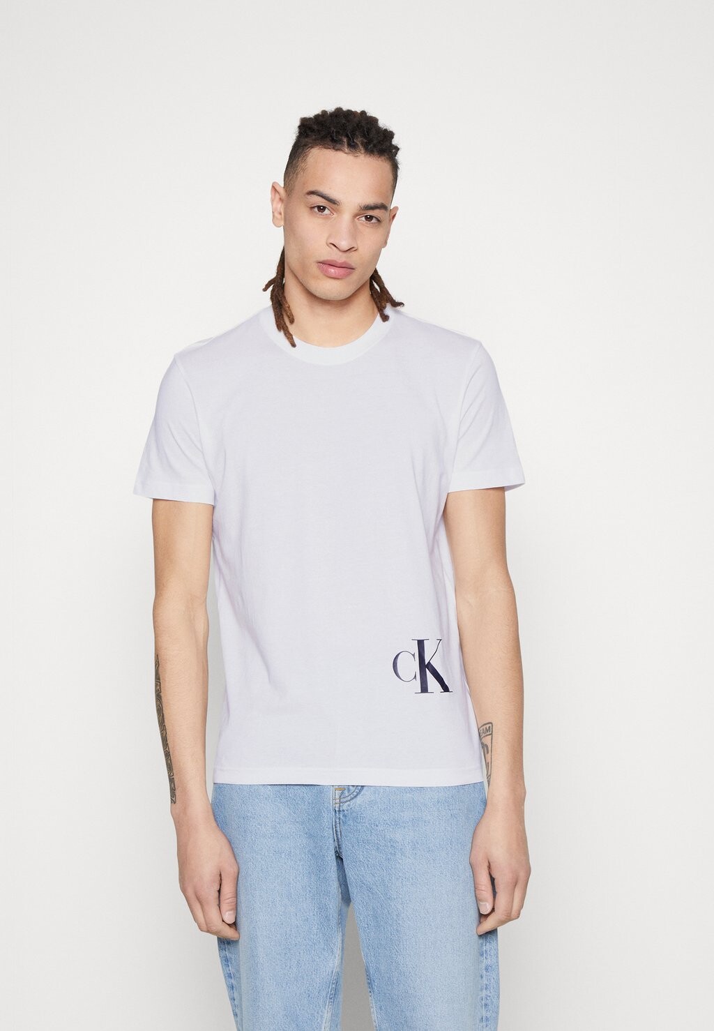

Футболка с принтом Calvin Klein Jeans, белый