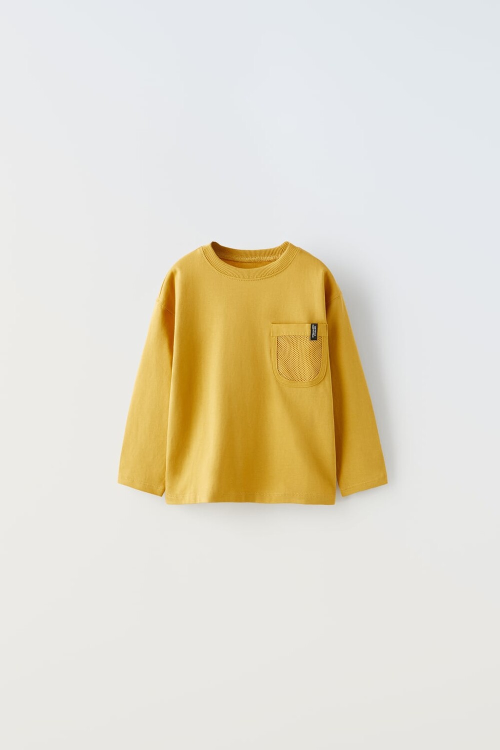 

Футболка с сетчатым карманом ZARA, горчица