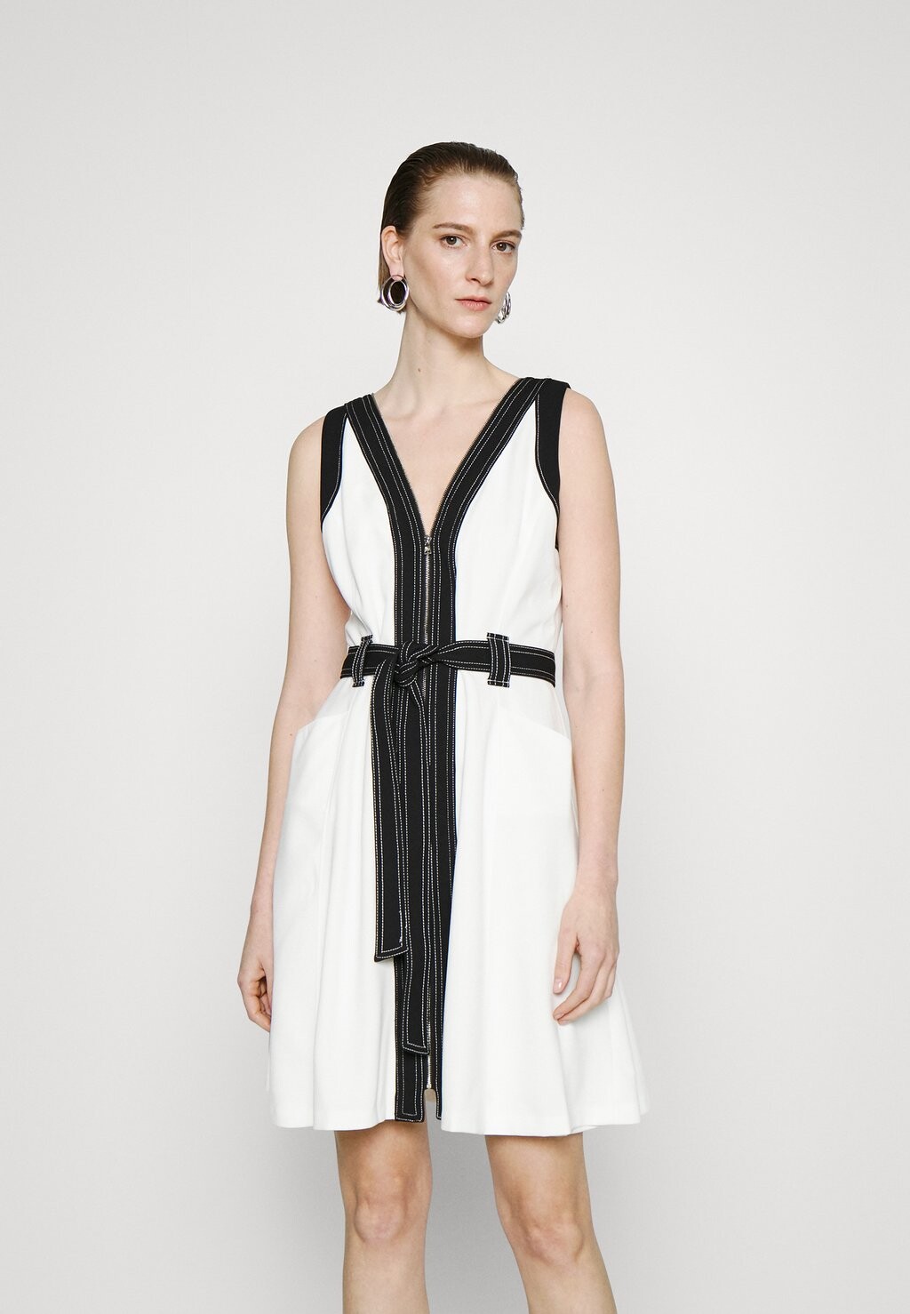 

Коктейльное платье DKNY