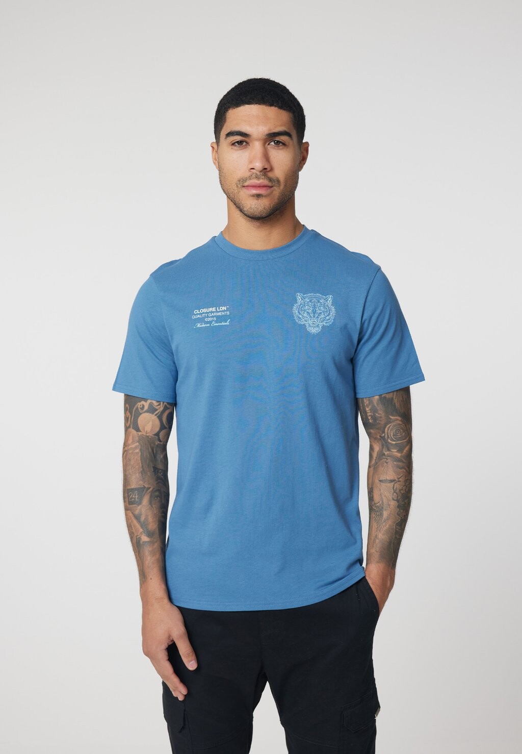 

Футболка с принтом Fury Emblem Tee CLOSURE London, цвет dusty blue