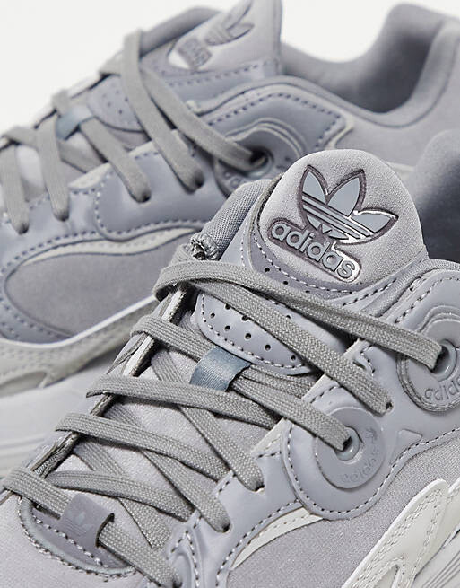 

Серые кроссовки adidas Originals Astir