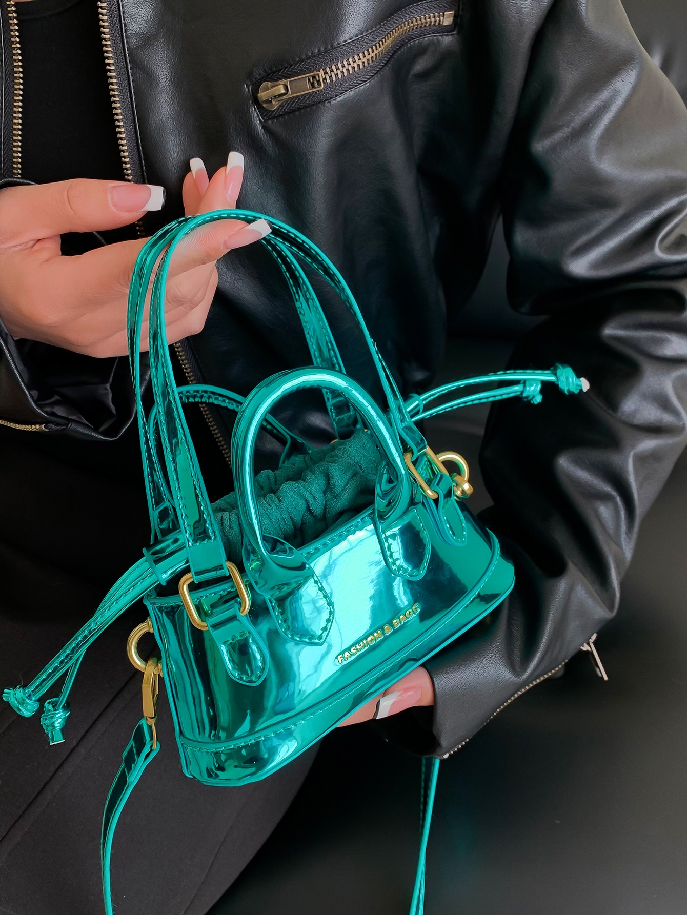 Миниатюрная сумка-саквояж с металлическим шнурком, зеленый