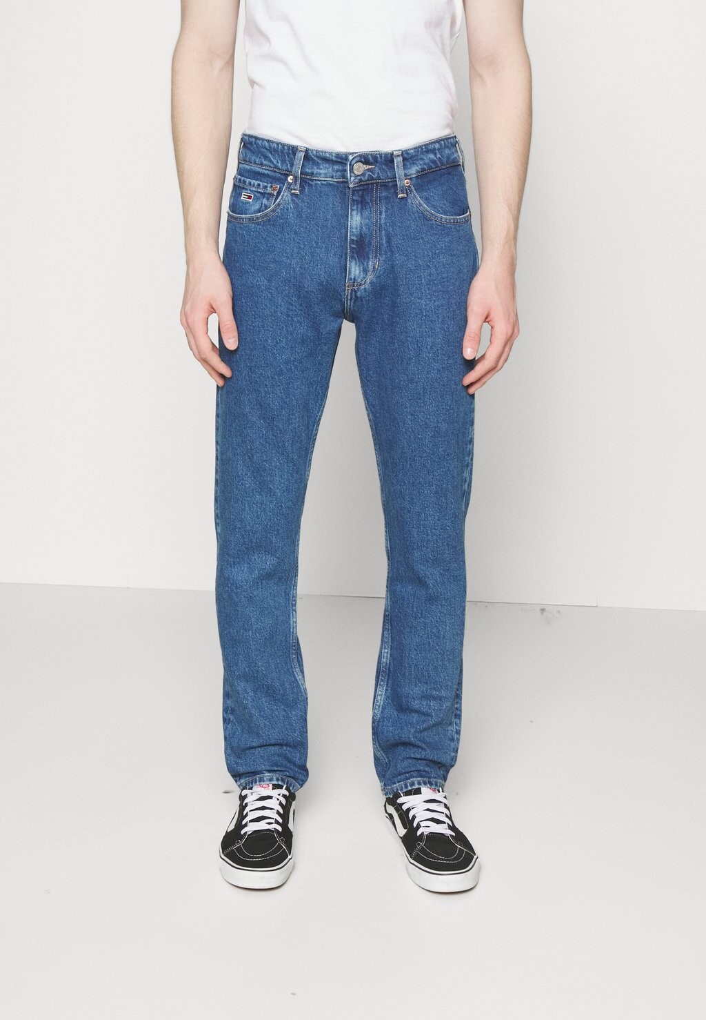 

Джинсы облегающего кроя Tommy Jeans