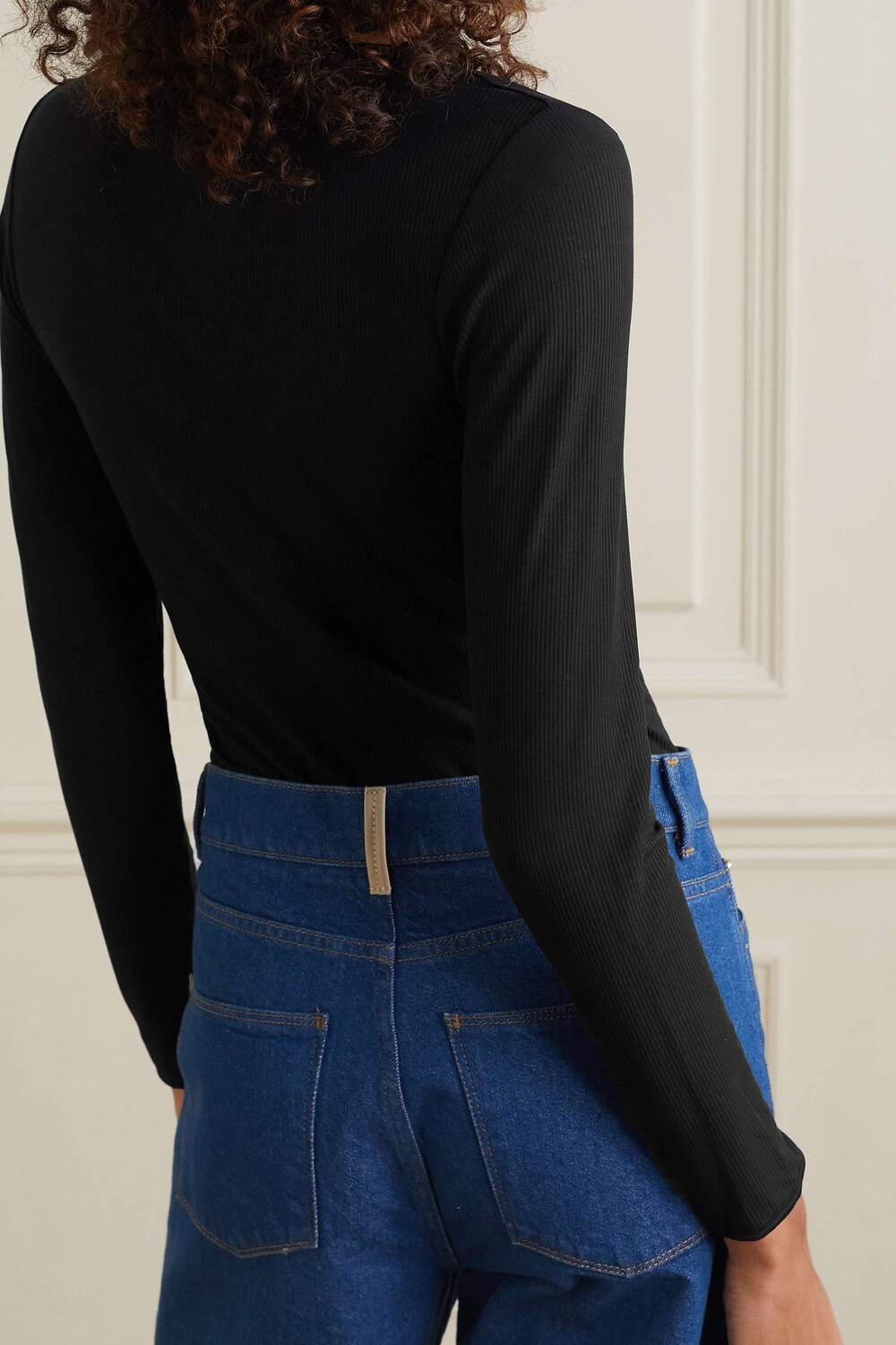 

WOLFORD боди Henley в рубчик из эластичного модала, черный