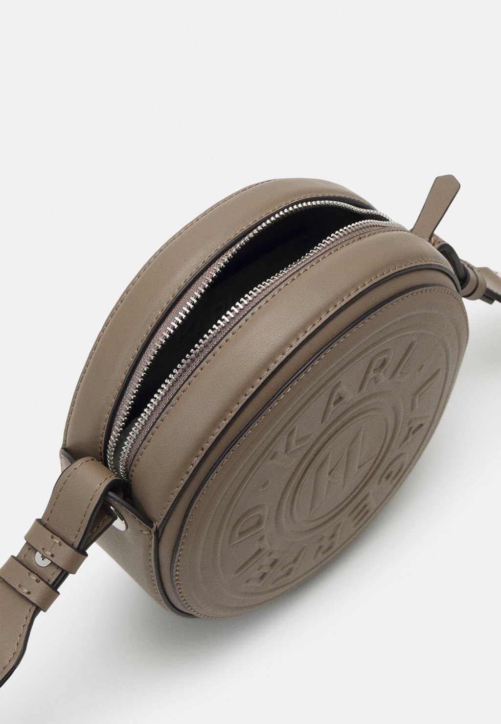 

Сумка KARL LAGERFELD НАШИВКА CIRCLE ROUND, цвет dark taupe