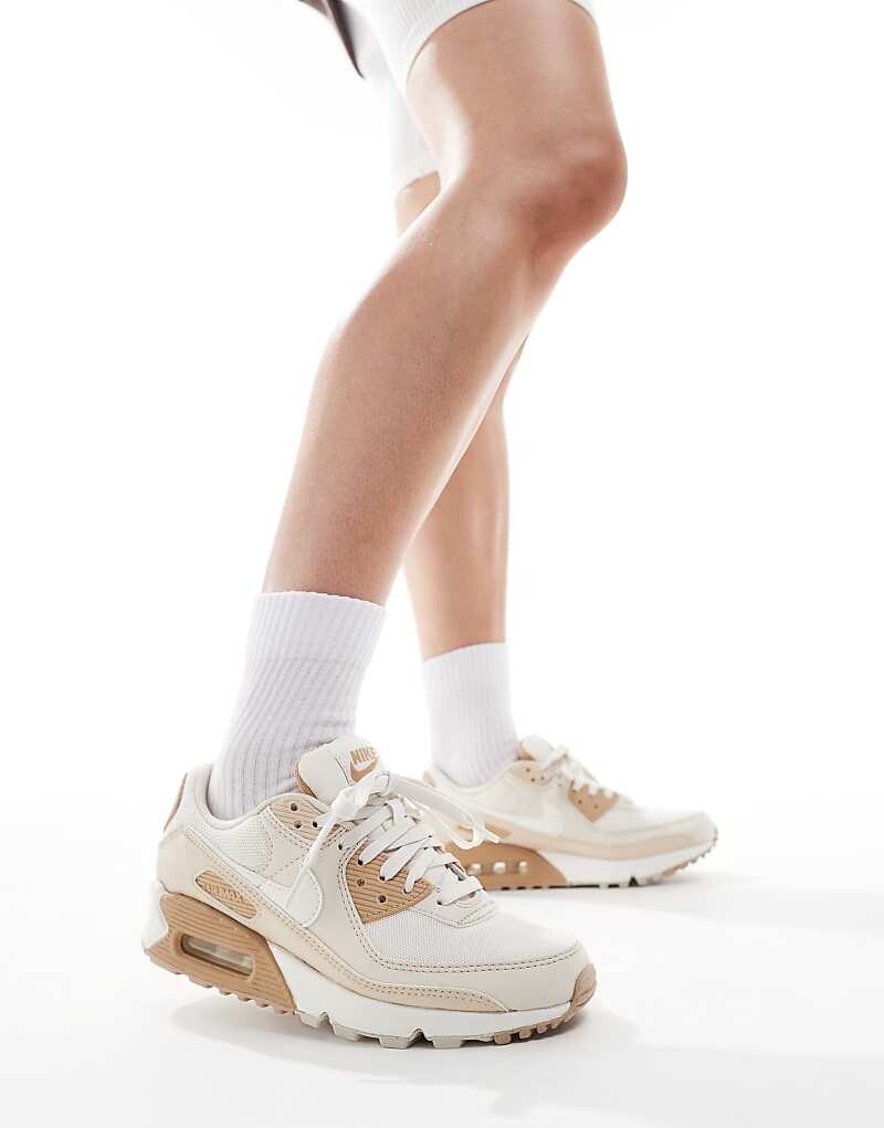 

Бежевые кроссовки Nike Air Max 90 NN