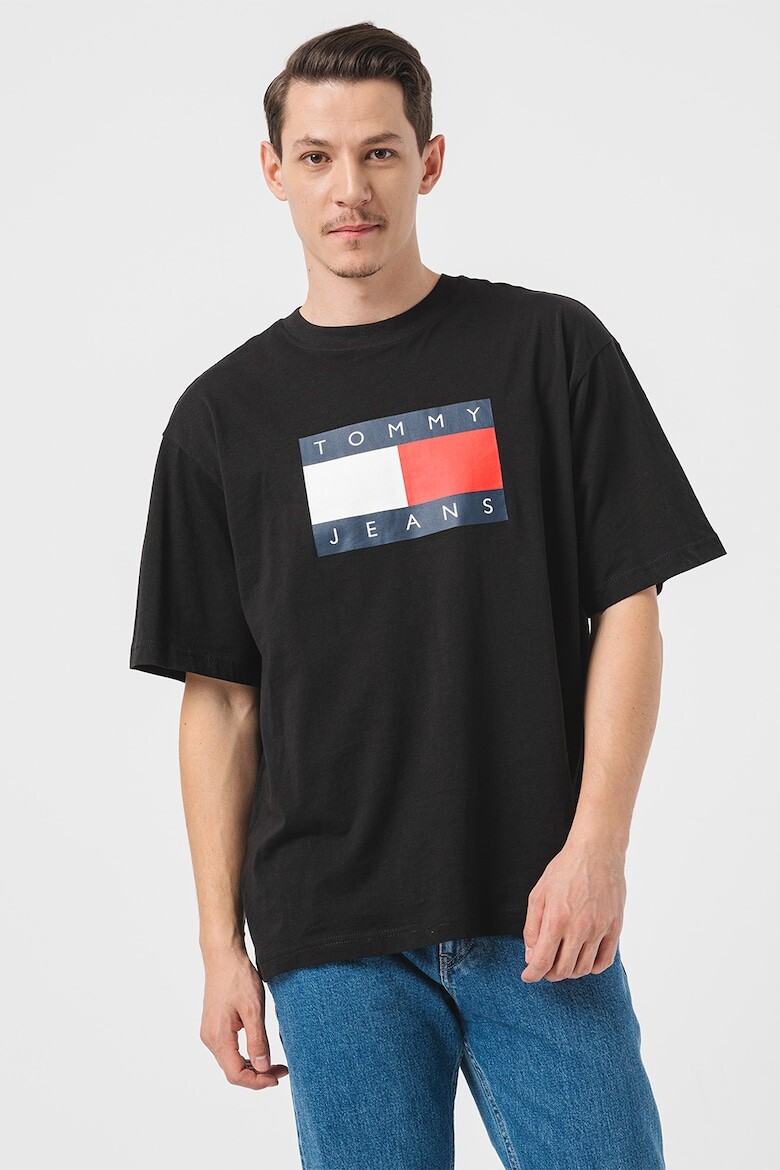 

Футболка оверсайз со скейтбордингом и флагом Tommy Jeans, черный